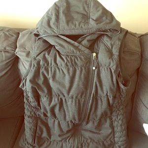 Athleta puffer jogger vest